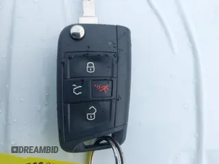 2018 Volkswagen Tiguan S с VIN 3VV0B7AXXJM051617, выставлен на аукционе IAAI как лот 41976860 с пробегом 66 186 миль миль и . История ставок и продаж доступна на DreamBid. Изображение 11.