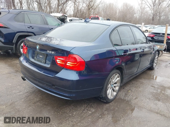 2011 BMW 3 Series 328i xDrive with VIN WBAPK7C58BF087877, listed as a IAAI auction lot 41250323 with 161,100 mi miles. Bid and sale history available at carsss.com. Image 4.