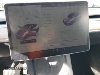 2024 Tesla Model Y Long Range z VIN 7SAYGAEE1RF107617, wystawiony jako Copart lot #48224405 z przebiegiem 10 637 mil mil oraz Szkoda całkowita • Salvage title. Historia ofert i sprzedaży dostępna na DreamBid. Obrazek 9.