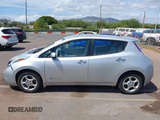 2015 Nissan LEAF S z VIN 1N4AZ0CP5FC307440, wystawiony jako IAAI lot #41940583 z przebiegiem 60 727 mil mil oraz . Historia ofert i sprzedaży dostępna na DreamBid. Obrazek 14.
