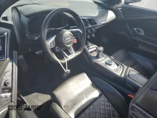 2020 Audi R8 z VIN WUAVECFX5L7901778, wystawiony jako Copart lot #74736714 z przebiegiem Nie podano mil oraz Nie do naprawy. Historia ofert i sprzedaży dostępna na DreamBid. Obrazek 8.