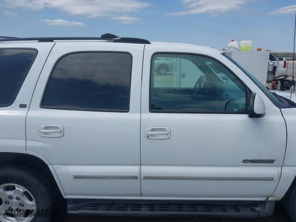 2001 Chevrolet Tahoe LT with VIN 1GNEC13T91R135247, listed as a IAAI auction lot 41930276 with 266,050 mi miles. Bid and sale history available at carsss.com. Image 14.
