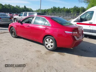 2009 Toyota Camry LE z VIN 4T1BK46K59U088032, wystawiony jako IAAI lot #42362721 z przebiegiem 158 708 mil mil oraz . Historia ofert i sprzedaży dostępna na DreamBid. Obrazek 3.