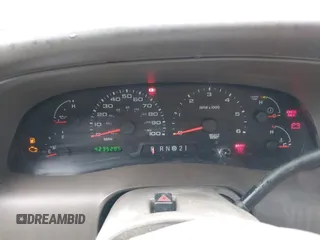 2002 Ford Excursion Limited с VIN 1FMNU43S02ED21911, выставлен на аукционе IAAI как лот 41318676 с пробегом 423 528 миль миль и . История ставок и продаж доступна на DreamBid. Изображение 7.