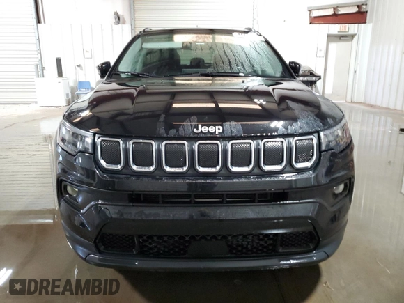 2022 Jeep Compass Latitude with VIN 3C4NJCBB3NT229589, listed as a Copart auction lot 84464524 with 61,157 mi miles and Clean Title. Bid and sale history available at carsss.com. Image 5.