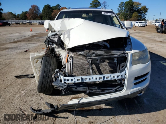 2008 Volkswagen Touareg V6 z VIN WVGBE77L88D024775, wystawiony jako Copart lot #83843144 z przebiegiem 152 413 mil mil oraz Szkoda całkowita • Salvage title. Historia ofert i sprzedaży dostępna na DreamBid. Obrazek 13.