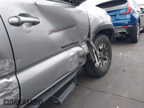 2020 Toyota Tacoma SR5 z VIN 3TMCZ5AN6LM288974, wystawiony jako IAAI lot #42185181 z przebiegiem 94 759 mil mil oraz . Historia ofert i sprzedaży dostępna na DreamBid. Obrazek 21.