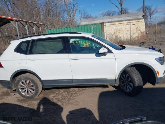 2018 Volkswagen Tiguan S with VIN 3VV1B7AX1JM015870, listed as a IAAI auction lot 41632032 with 82,578 mi miles. Bid and sale history available at carsss.com. Image 13.