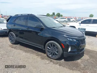 2024 Chevrolet Equinox RS z VIN 3GNAXMEG8RL104501, wystawiony jako IAAI lot #42439395 z przebiegiem 24 906 mil mil oraz . Historia ofert i sprzedaży dostępna na DreamBid. Obrazek 1.