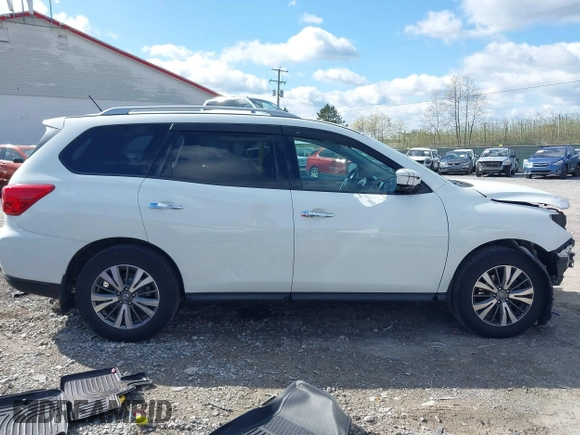 2017 Nissan Pathfinder SV z VIN 5N1DR2MM8HC683314, wystawiony jako IAAI lot #42013028 z przebiegiem 68 920 mil mil oraz . Historia ofert i sprzedaży dostępna na DreamBid. Obrazek 13.