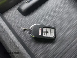 2021 Honda Pilot Special Edition z VIN 5FNYF6H22MB070469, wystawiony jako IAAI lot #41924528 z przebiegiem 56 589 mil mil oraz . Historia ofert i sprzedaży dostępna na DreamBid. Obrazek 11.