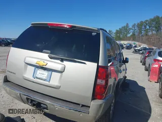 2014 Chevrolet Tahoe LTZ z VIN 1GNSCCE00ER228911, wystawiony jako IAAI lot #41732239 z przebiegiem 216 743 mil mil oraz . Historia ofert i sprzedaży dostępna na DreamBid. Obrazek 4.