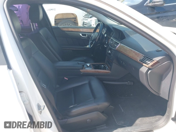 2013 Mercedes-Benz E 350 Luxury z VIN WDDHF5KB9DA733604, wystawiony jako IAAI lot #42514039 z przebiegiem 131 047 mil mil oraz . Historia ofert i sprzedaży dostępna na DreamBid. Obrazek 5.