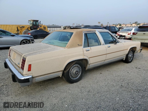 1986 Ford Crown Victoria z VIN 2FABP43F4GX118923, wystawiony jako Copart lot #76413794 z przebiegiem 74 097 mil mil oraz Tytuł czysty. Historia ofert i sprzedaży dostępna na DreamBid. Obrazek 3.