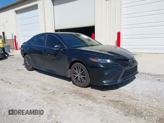 2022 Toyota Camry SE z VIN 4T1G11AK0NU657071, wystawiony jako IAAI lot #41991413 z przebiegiem 86 272 mil mil oraz . Historia ofert i sprzedaży dostępna na DreamBid. Obrazek 1.