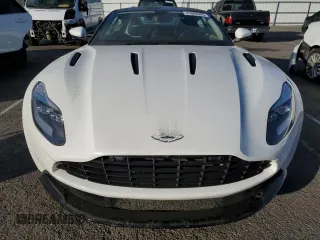 2017 Aston Martin DB11 z VIN SCFRMFAV8HGL03041, wystawiony jako Copart lot #41682005 z przebiegiem Nie podano mil oraz Szkoda całkowita • Salvage title. Historia ofert i sprzedaży dostępna na DreamBid. Obrazek 11.