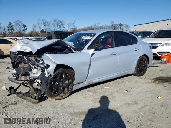 2021 Alfa Romeo Giulia z VIN ZARFAMAN5M7648056, wystawiony jako Copart lot #87389744 z przebiegiem Nie podano mil oraz Czysty tytuł • Clean title. Historia ofert i sprzedaży dostępna na DreamBid. Obrazek 1.