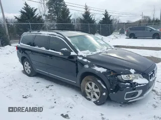 2010 Volvo XC70 3.2L with VIN YV4982BZ7A1077271, listed as a IAAI auction lot 41597700 with 161,815 mi miles and . Bid and sale history available at DreamBid. Image 1.