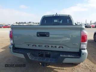 2022 Toyota Tacoma SR5 z VIN 3TMBZ5DN3NM034388, wystawiony jako IAAI lot #42270543 z przebiegiem 179 904 mil mil oraz . Historia ofert i sprzedaży dostępna na DreamBid. Obrazek 16.