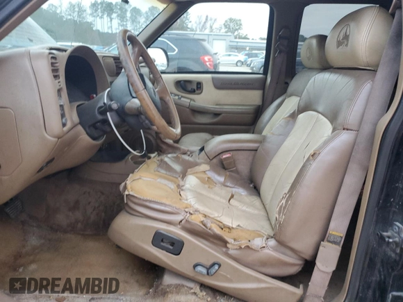 1999 Chevrolet Blazer LS z VIN 1GNCS13W0X2133425, wystawiony jako Copart lot #81930324 z przebiegiem 224 669 mil mil oraz Szkoda całkowita • Salvage title. Historia ofert i sprzedaży dostępna na DreamBid. Obrazek 7.