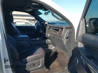2023 Ford Expedition Max Limited z VIN 1FMJK2AG5PEA09842, wystawiony jako IAAI lot #41372146 z przebiegiem Nie podano mil oraz . Historia ofert i sprzedaży dostępna na DreamBid. Obrazek 5.