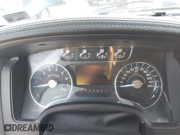 2011 Ford F-150 XL z VIN 1FTFW1EF3BKD55814, wystawiony jako IAAI lot #42225318 z przebiegiem 250 981 mil mil oraz . Historia ofert i sprzedaży dostępna na DreamBid. Obrazek 7.