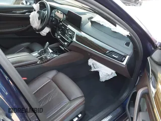 2019 BMW 5 Series M550i xDrive z VIN WBAJB9C54KB288992, wystawiony jako IAAI lot #41302127 z przebiegiem 48 418 mil mil oraz . Historia ofert i sprzedaży dostępna na DreamBid. Obrazek 5.