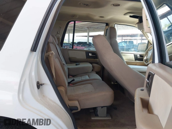 2004 Ford Expedition Special Service with VIN 1FMPU16L14LB22571, listed as a IAAI auction lot 41941673 with 1 mi miles. Bid and sale history available at carsss.com. Image 8.