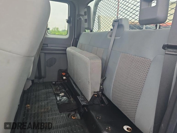 2011 Ford F-250 XL z VIN 1FT7X2B62BEC17045, wystawiony jako IAAI lot #42851395 z przebiegiem 73 355 mil mil oraz . Historia ofert i sprzedaży dostępna na DreamBid. Obrazek 10.