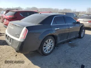 2013 Chrysler 300 C z VIN 2C3CCAKT4DH600916, wystawiony jako Copart lot #42281255 z przebiegiem 173 998 mil mil oraz Szkoda całkowita • Salvage title. Historia ofert i sprzedaży dostępna na DreamBid. Obrazek 3.