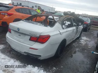 2013 BMW 7 Series 750Li z VIN WBAYE8C56DD133951, wystawiony jako IAAI lot #41307533 z przebiegiem Nie podano mil oraz . Historia ofert i sprzedaży dostępna na DreamBid. Obrazek 4.