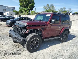 2021 Jeep Wrangler Sport z VIN 1C4GJXAN7MW631703, wystawiony jako Copart lot #56120755 z przebiegiem 43 480 mil mil oraz Nie do naprawy. Historia ofert i sprzedaży dostępna na DreamBid. Obrazek 1.
