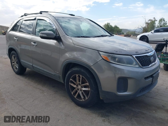 2015 Kia Sorento LX with VIN 5XYKTDA79FG584016, listed as a IAAI auction lot 41703361 with 123,265 mi miles. Bid and sale history available at carsss.com. Image 1.