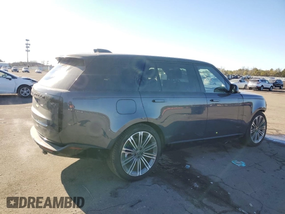 2025 Land Rover Range Rover SE z VIN SALKPBFUXSA265976, wystawiony jako Copart lot #41811005 z przebiegiem 620 mil mil oraz Szkoda całkowita • Salvage title. Historia ofert i sprzedaży dostępna na DreamBid. Obrazek 3.