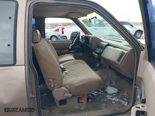 1994 Chevrolet C/K 1500 with VIN 2GCEC19K1R1223706, listed as a IAAI auction lot 40946207 with 206,975 mi miles. Bid and sale history available at carsss.com. Image 5.