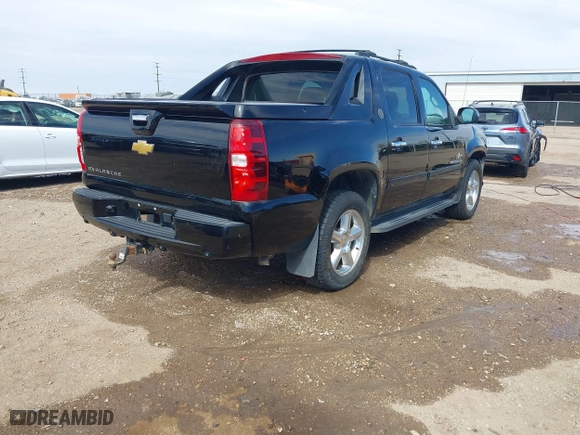 2013 Chevrolet Avalanche LT with VIN 3GNTKFE70DG297831, listed as a IAAI auction lot 41709367 with 107,811 mi miles. Bid and sale history available at carsss.com. Image 4.