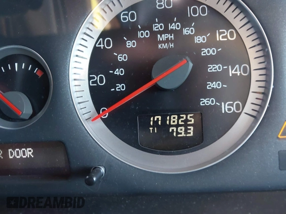 2014 Volvo XC90 with VIN YV4952CY5E1693992, listed as a IAAI auction lot 41216283 with 171,825 mi miles. Bid and sale history available at carsss.com. Image 15.