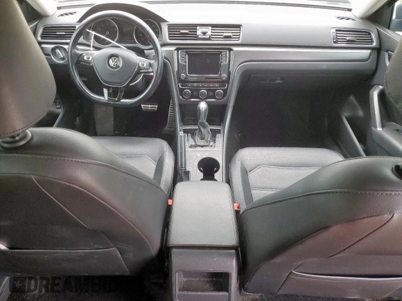 2018 Volkswagen Passat S z VIN 1VWAA7A30JC019776, wystawiony jako Copart lot #55830785 z przebiegiem 75 308 mil mil oraz Szkoda całkowita • Salvage title. Historia ofert i sprzedaży dostępna na DreamBid. Obrazek 8.