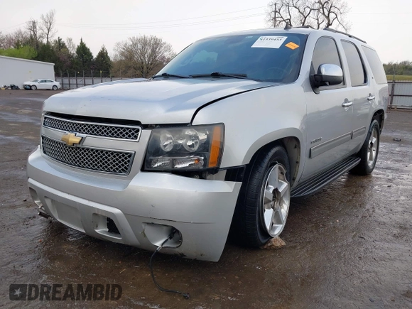 2010 Chevrolet Tahoe LT z VIN 1GNUCBE01AR110623, wystawiony jako IAAI lot #41939453 z przebiegiem 187 308 mil mil oraz . Historia ofert i sprzedaży dostępna na DreamBid. Obrazek 2.