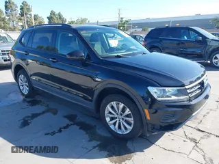 2018 Volkswagen Tiguan S z VIN 3VV1B7AX1JM091928, wystawiony jako IAAI lot #42283454 z przebiegiem 53 650 mil mil oraz . Historia ofert i sprzedaży dostępna na DreamBid. Obrazek 1.
