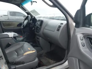 2002 Ford Escape XLT с VIN 1FMCU031X2KA05649, выставлен на аукционе IAAI как лот 41714125 с пробегом 265 596 миль миль и . История ставок и продаж доступна на DreamBid. Изображение 5.