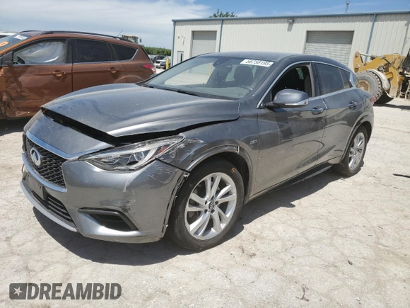 2017 Infiniti QX30 Luxury z VIN SJKCH5CP7HA033964, wystawiony jako Copart lot #56758195 z przebiegiem 92 253 mil mil oraz Szkoda całkowita • Salvage title. Historia ofert i sprzedaży dostępna na DreamBid. Obrazek 1.