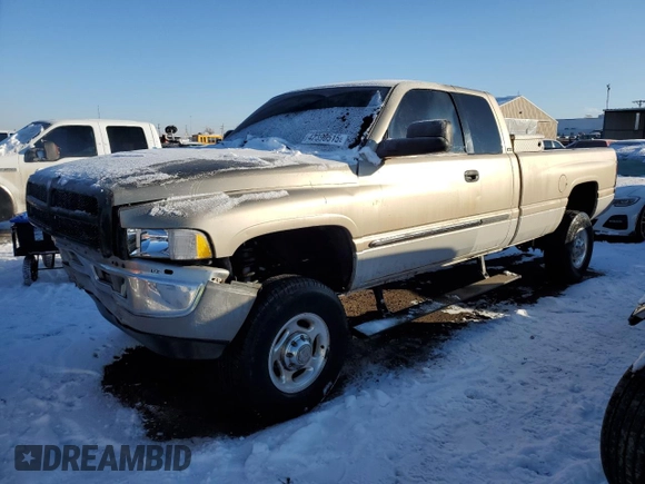 2002 Dodge 2500 z VIN 3B7KF23C42M275654, wystawiony jako Copart lot #42390515 z przebiegiem 196 718 mil mil oraz Szkoda całkowita • Salvage title. Historia ofert i sprzedaży dostępna na DreamBid. Obrazek 1.