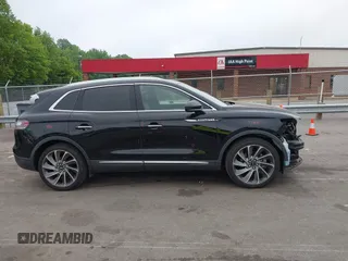 2019 Lincoln Nautilus Reserve z VIN 2LMPJ6LP8KBL19297, wystawiony jako IAAI lot #42117968 z przebiegiem 64 427 mil mil oraz . Historia ofert i sprzedaży dostępna na DreamBid. Obrazek 13.
