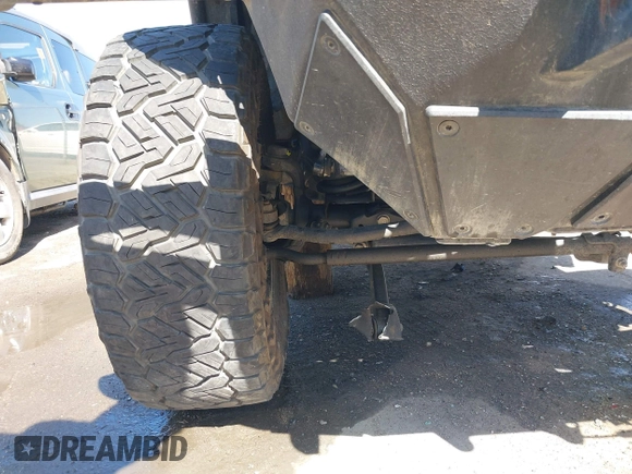 2017 Jeep Wrangler Unlimited Sahara with VIN 1C4BJWEG1HL746854, listed as a IAAI auction lot 41948127 with 97,730 mi miles. Bid and sale history available at carsss.com. Image 6.
