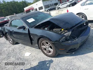 2014 Ford Mustang V6 with VIN 1ZVBP8EM1E5290464, listed as a IAAI auction lot 40291223 with 134,898 mi miles. Bid and sale history available at carsss.com. Image 1.
