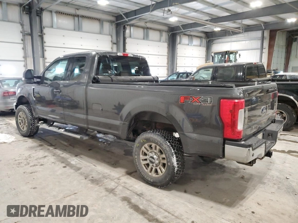 2018 Ford F-250 XL z VIN 1FT7X2B61JEB71609, wystawiony jako Copart lot #45167395 z przebiegiem 107 493 mil mil oraz Szkoda całkowita • Salvage title. Historia ofert i sprzedaży dostępna na DreamBid. Obrazek 2.