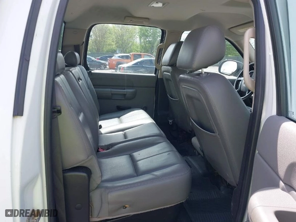 2014 Chevrolet Silverado 2500HD Work Truck with VIN 1GC1CVCG9EF130994, listed as a IAAI auction lot 41888918 with 133,221 mi miles. Bid and sale history available at carsss.com. Image 8.