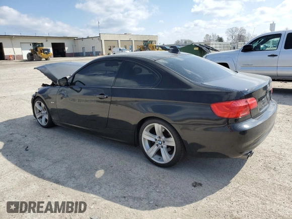 2011 BMW 3 Series 328i z VIN WBAKE3C52BE557644, wystawiony jako Copart lot #52886685 z przebiegiem 151 824 mil mil oraz Nie do naprawy • Non repairable. Historia ofert i sprzedaży dostępna na DreamBid. Obrazek 2.