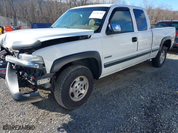 2000 Chevrolet Silverado 1500 LT with VIN 1GCEK19T9YE384538, listed as a IAAI auction lot 41596743 with 165,594 mi miles. Bid and sale history available at carsss.com. Image 2.